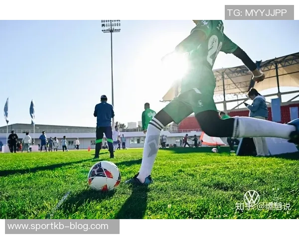 直播吧与足协杯携手助力苏州星海小学足球梦想共同成长